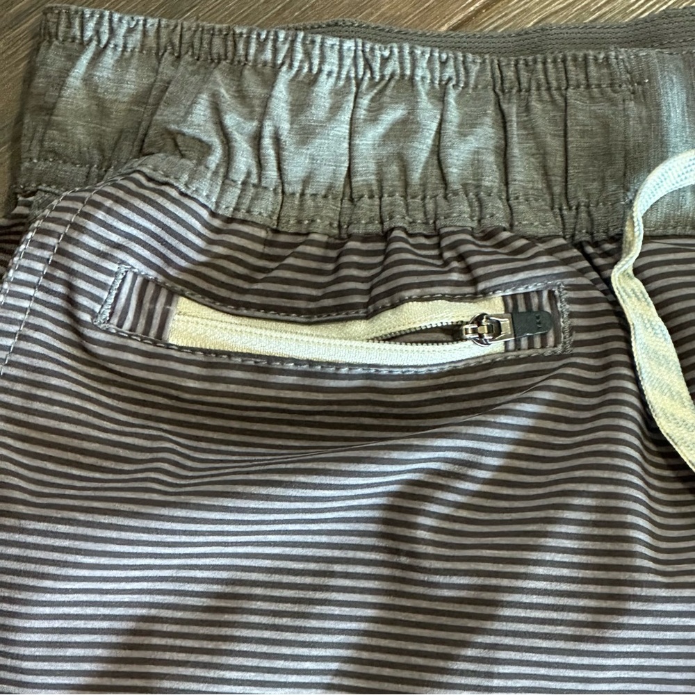 Vuori Banks striped athletic shorts Men's S gray and black running workout - Picture 3 of 11